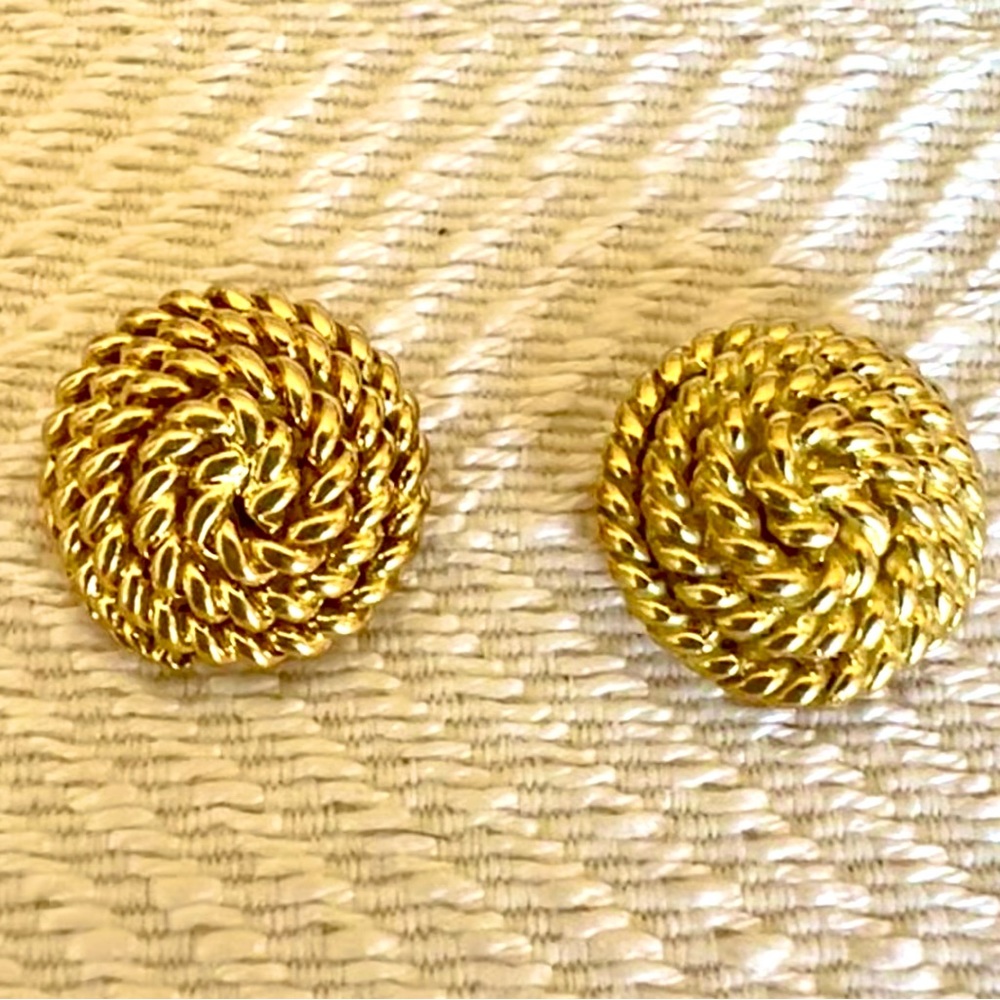Vintage Tiffany Schlumberger 18K gold rope coil earrings. Missing the backs.